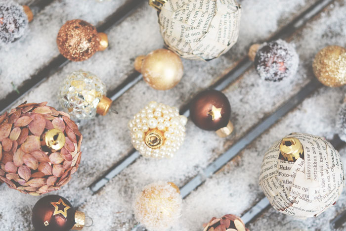DIY: 8 x Christmas Ornaments - Vintage Newspaper, Fake Temporary Tattoos, Pearls, Subtile Snow, Glitters, Petals, Let It Snow & Mirror Stones